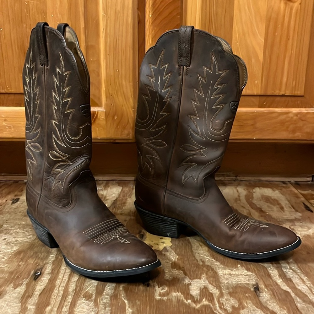 Ariat cowgirl boots